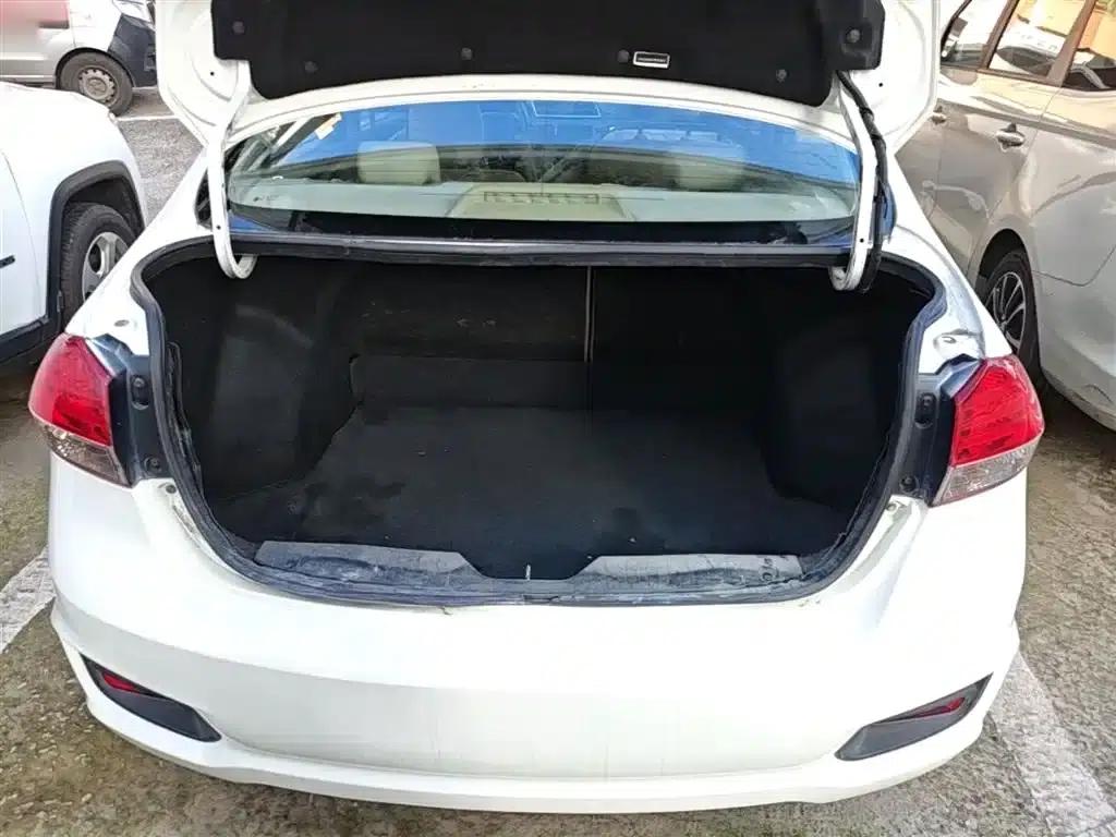 Ciaz 2015 1.6L Manual Comfort Edition — миниатюра 19