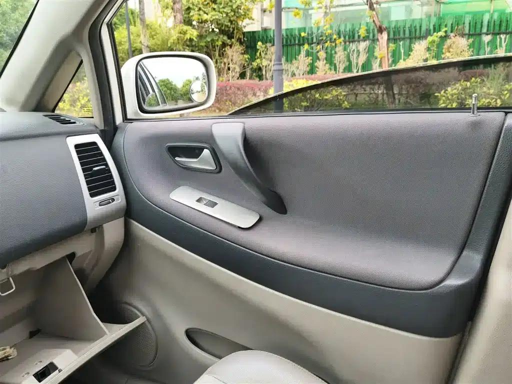 Liana 2013 Hatchback 1.4L Manual Deluxe — миниатюра 11