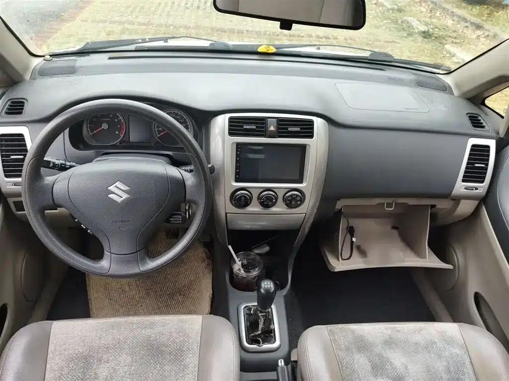 Liana 2013 Hatchback 1.4L Manual Deluxe — миниатюра 16