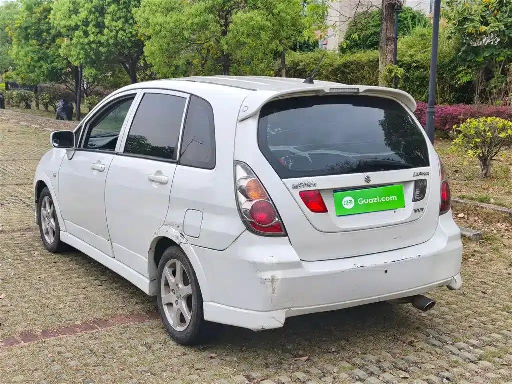 Liana 2013 Hatchback 1.4L Manual Deluxe — миниатюра 6