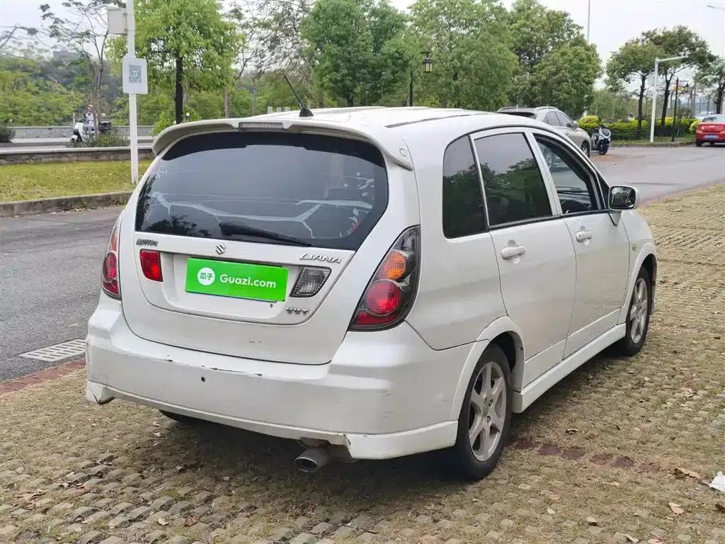 Liana 2013 Hatchback 1.4L Manual Deluxe — миниатюра 8