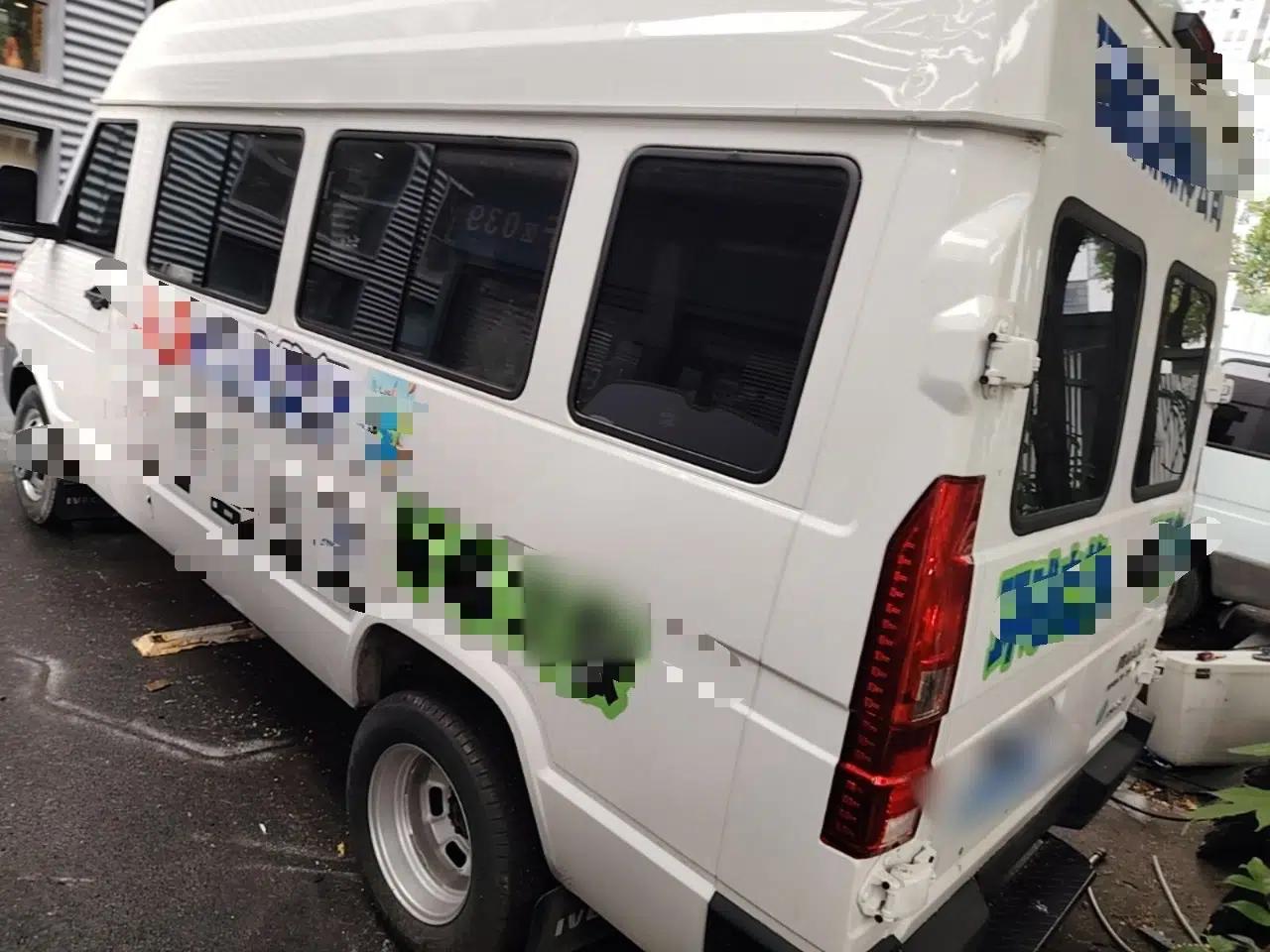 Iveco Daily 2025 2.5T A37M1 Multi-Purpose Passenger Vehicle Mid-Frame Mid-Roof Dual Tires — миниатюра 7