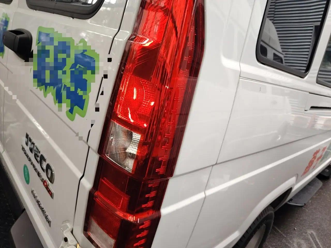 Iveco Daily 2025 2.5T A37M1 Multi-Purpose Passenger Vehicle Mid-Frame Mid-Roof Dual Tires — миниатюра 8