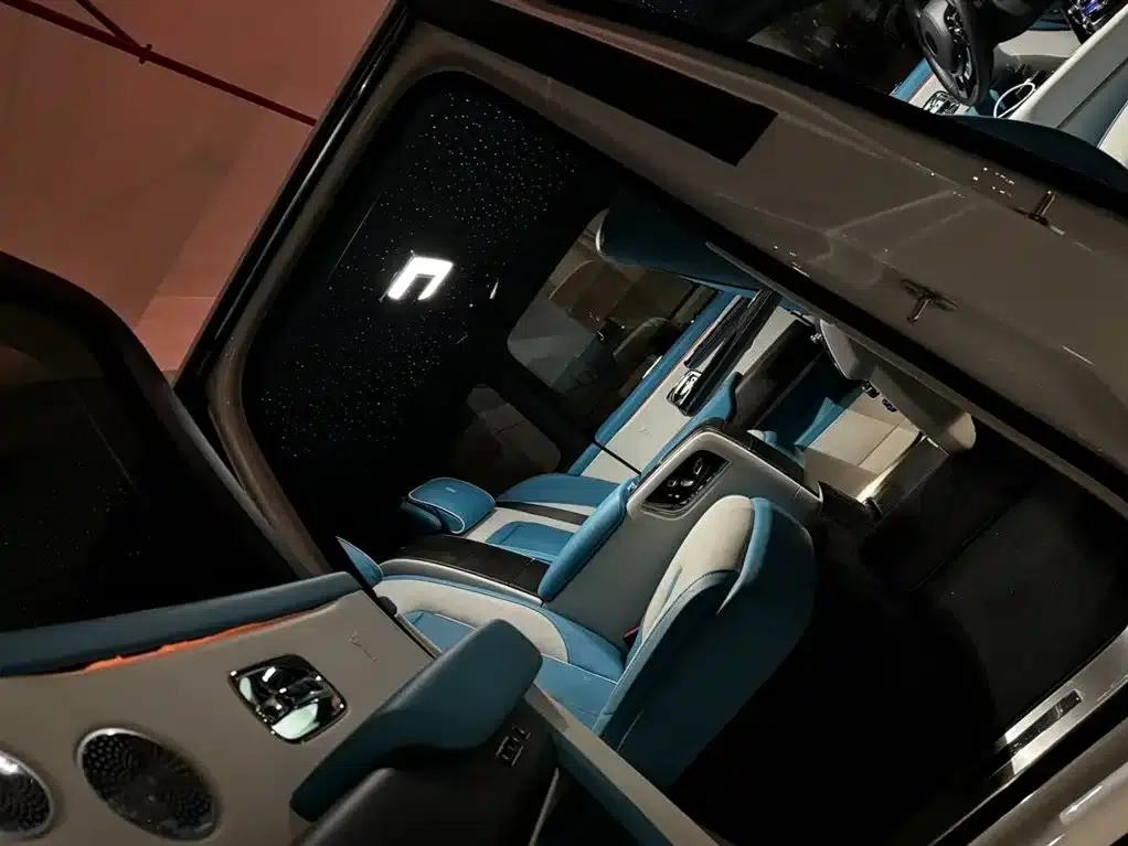 2018 Cullinan, four-seater version — миниатюра 7