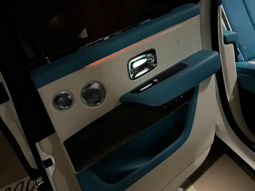 2018 Cullinan, four-seater version — миниатюра 10
