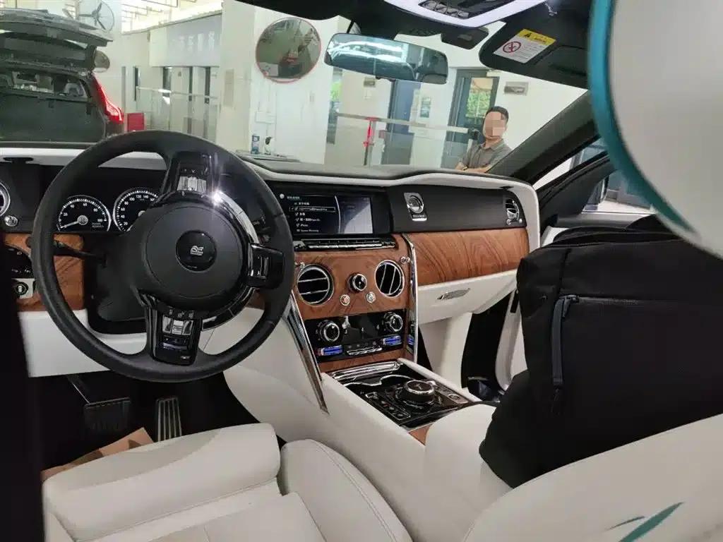 2018 Cullinan, four-seater version — миниатюра 4
