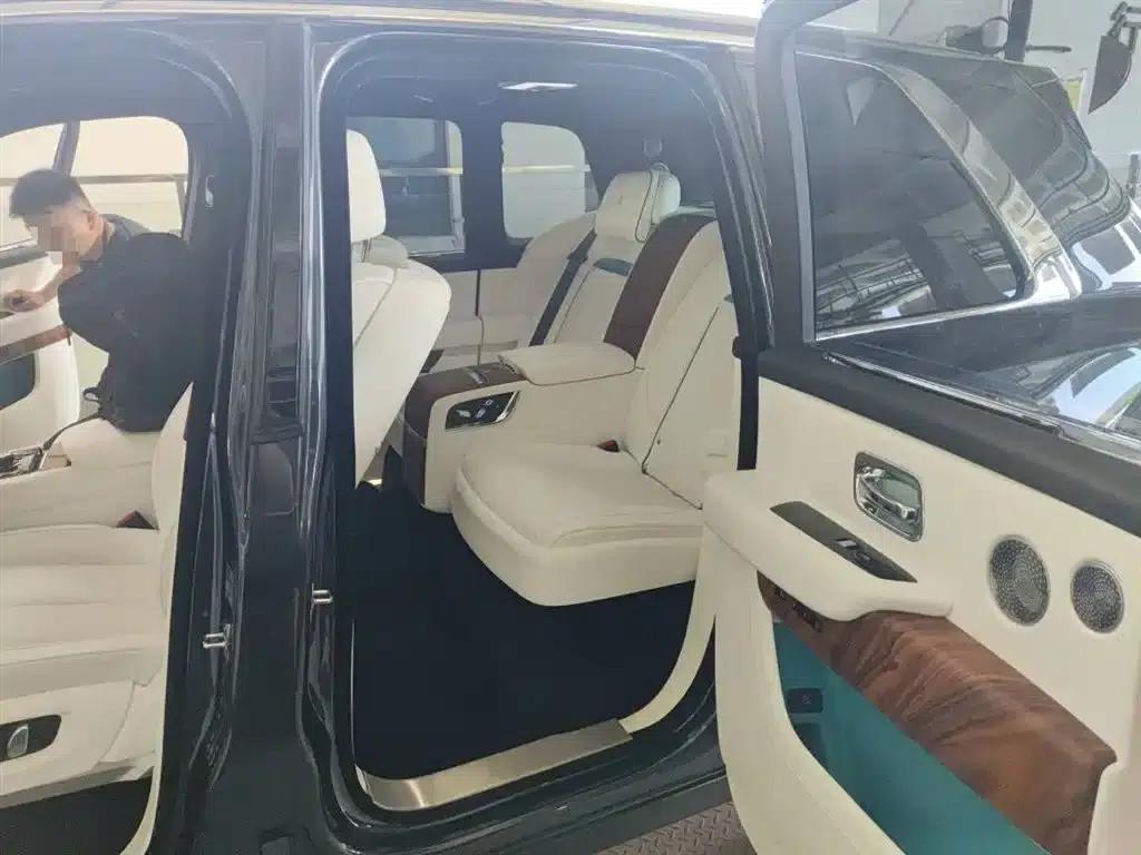 2018 Cullinan, four-seater version — миниатюра 5