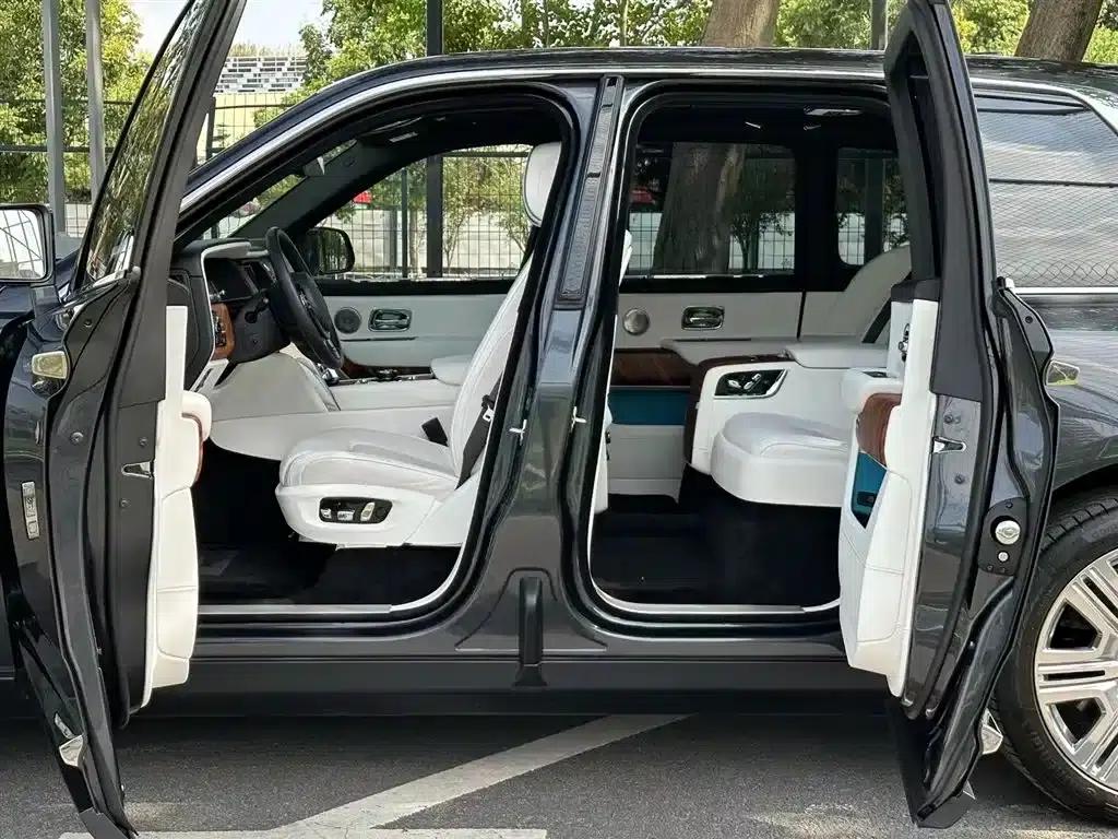 2018 Cullinan, four-seater version — миниатюра 7
