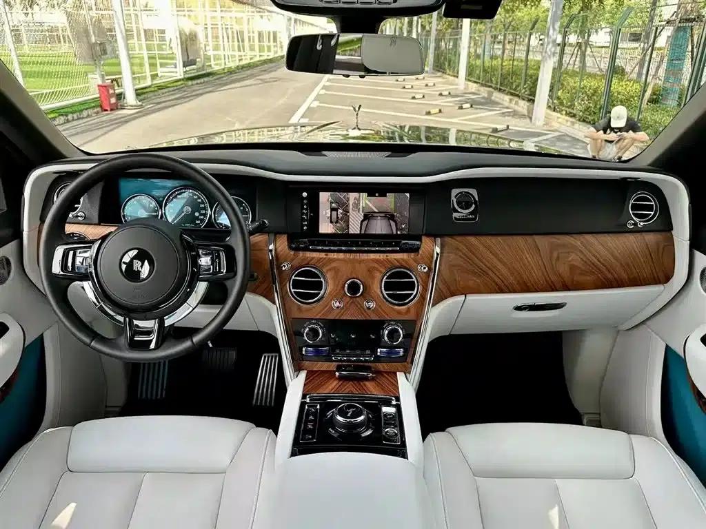 2018 Cullinan, four-seater version — миниатюра 10