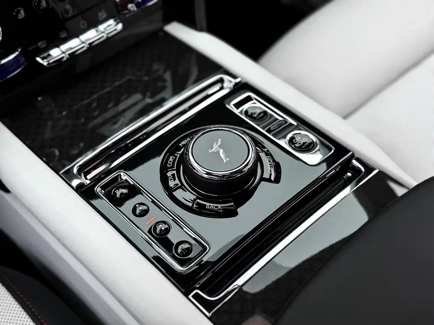 2020 Cullinan Black Badge — миниатюра 20