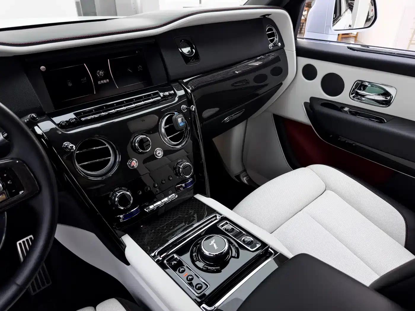 2020 Cullinan Black Badge — миниатюра 21
