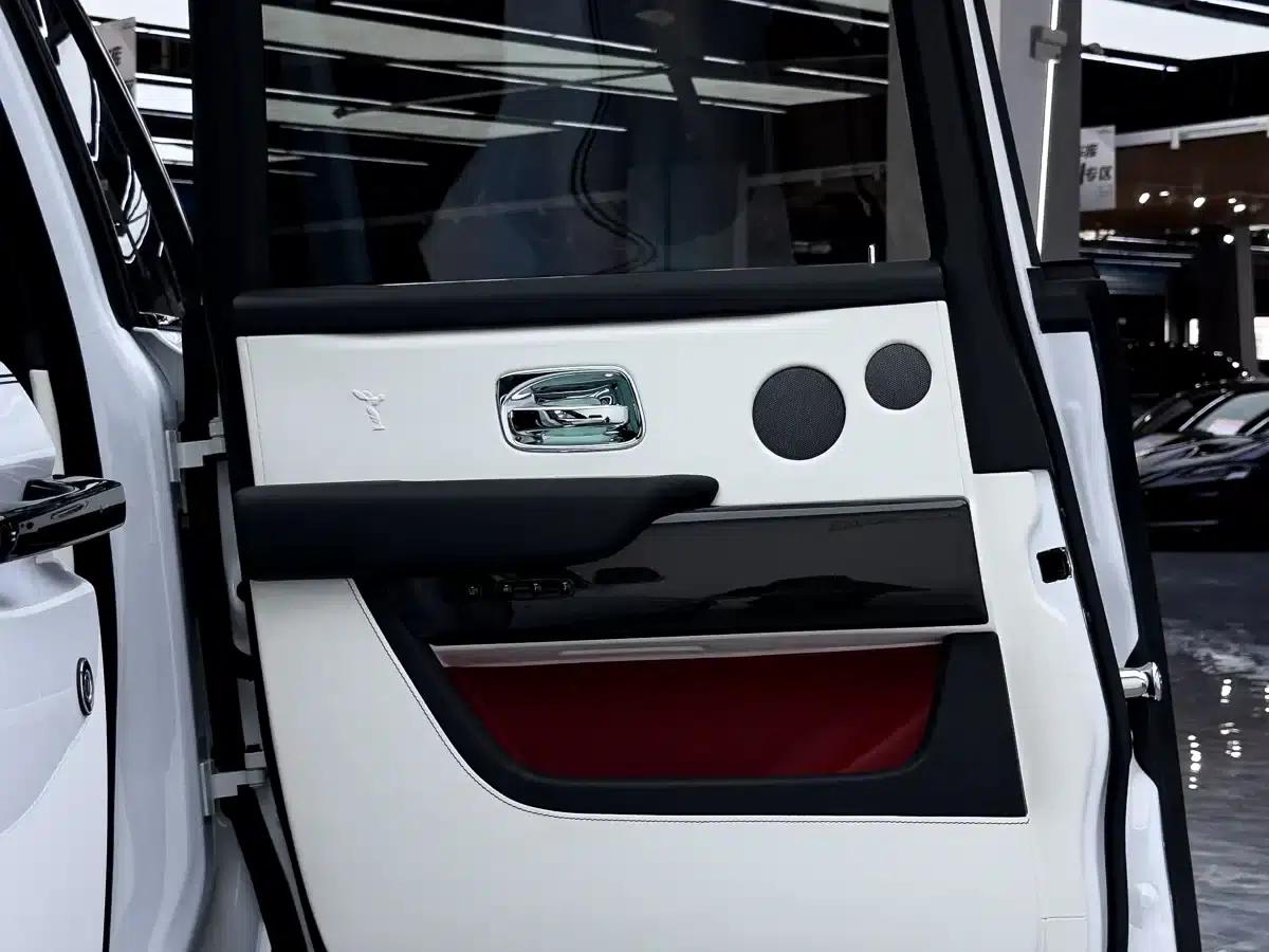 2020 Cullinan Black Badge — миниатюра 24