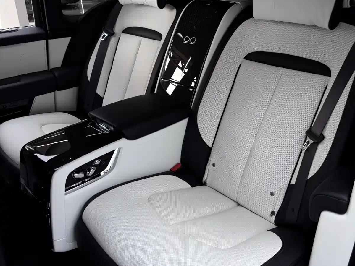 2020 Cullinan Black Badge — миниатюра 27