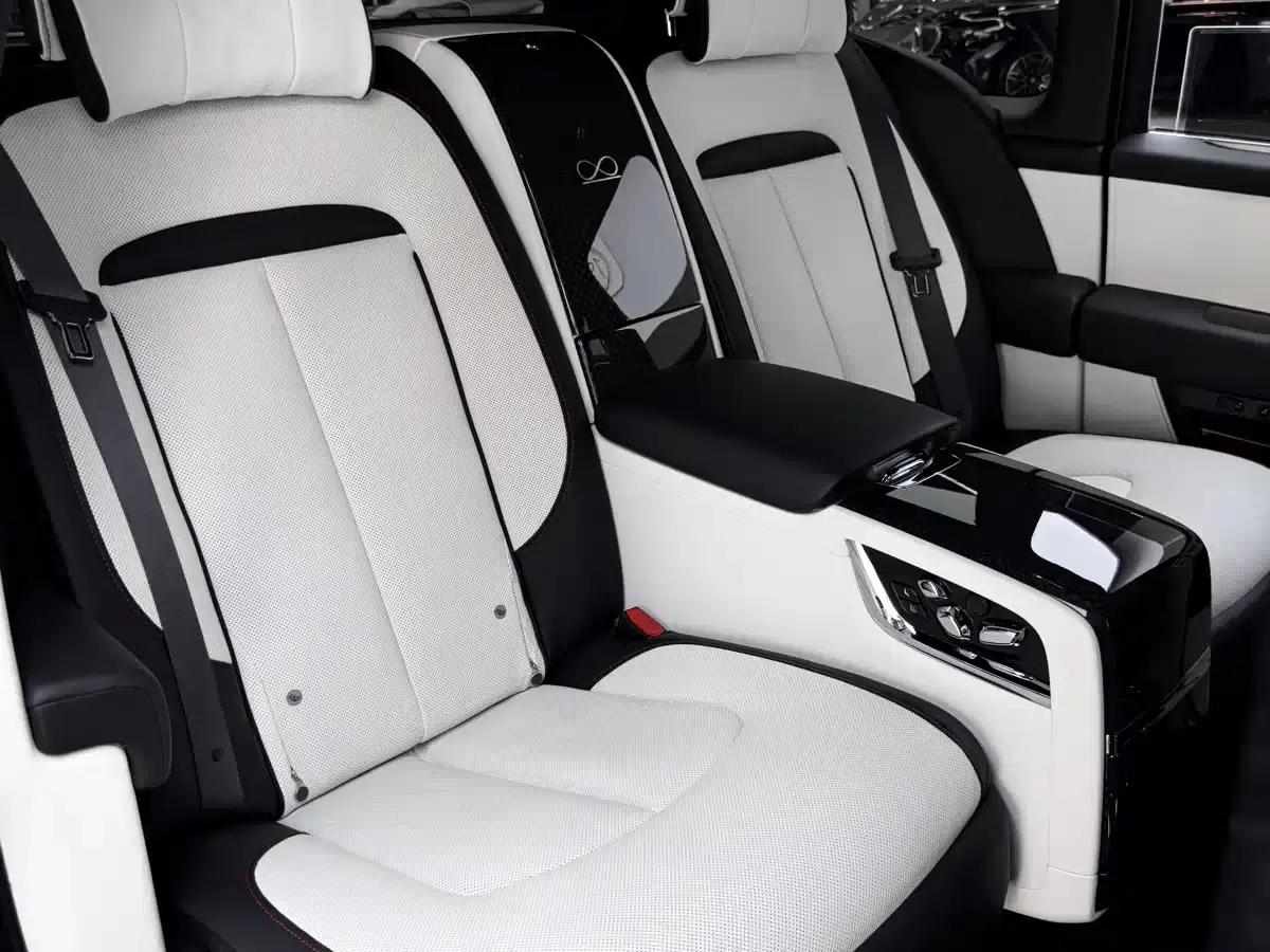 2020 Cullinan Black Badge — миниатюра 28