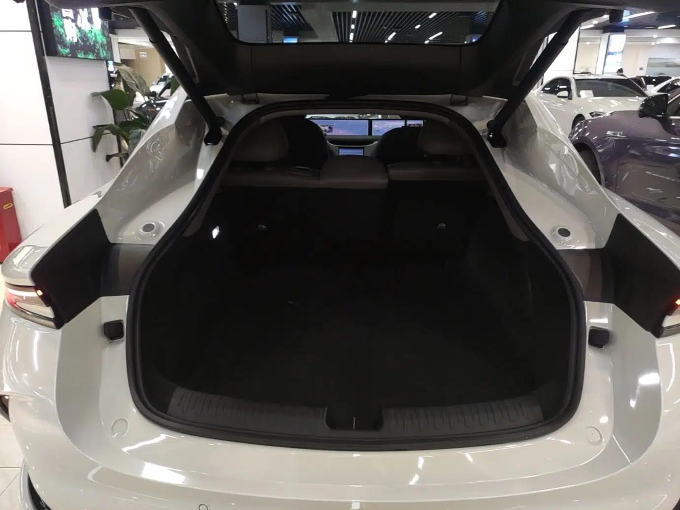 IM L6 2025 Ultra Model — миниатюра 22