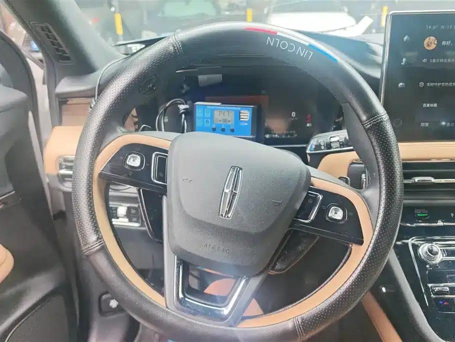 2022 Toyota Adventurer Facelift 2.0T 2WD Premium Edition — миниатюра 15