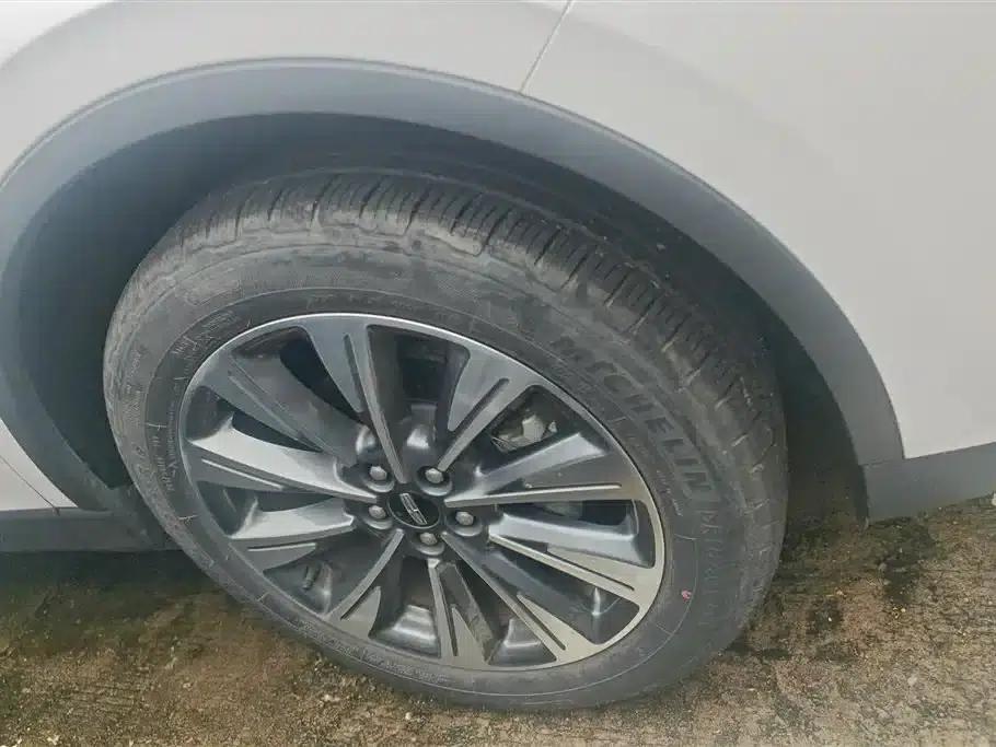 2022 Toyota Adventurer Facelift 2.0T 2WD Premium Edition — миниатюра 6