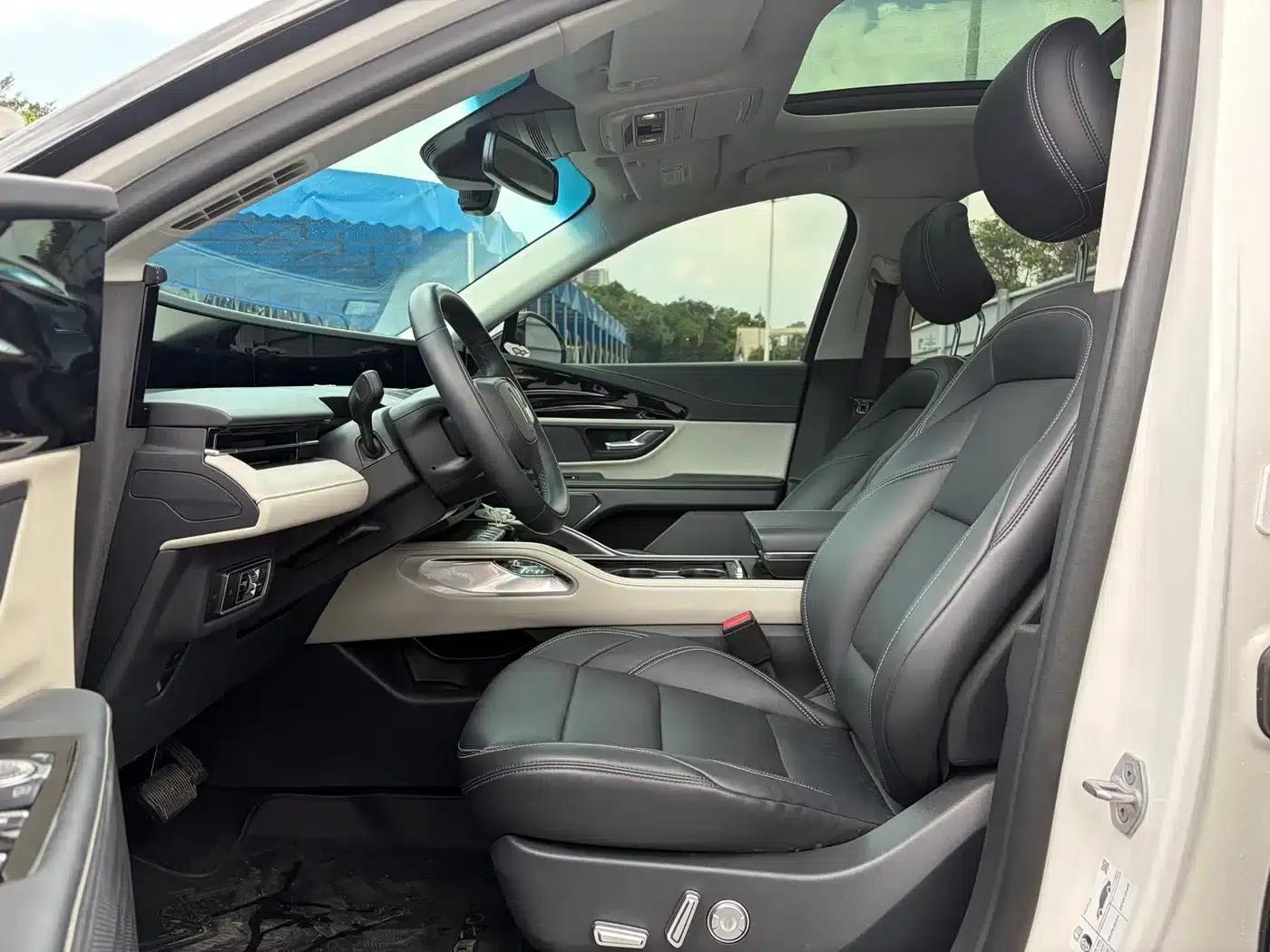 Navigator 2025 2.0T AWD Premium Edition — миниатюра 11