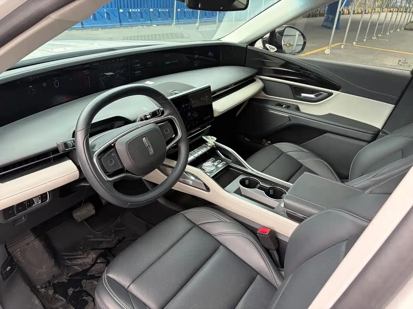 Navigator 2025 2.0T AWD Premium Edition — миниатюра 12