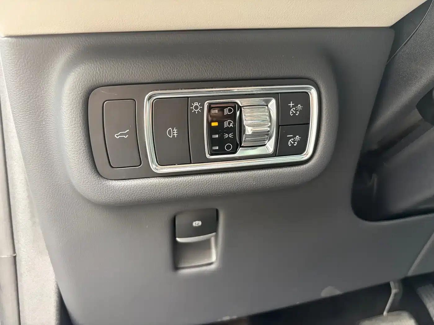 Navigator 2025 2.0T AWD Premium Edition — миниатюра 13