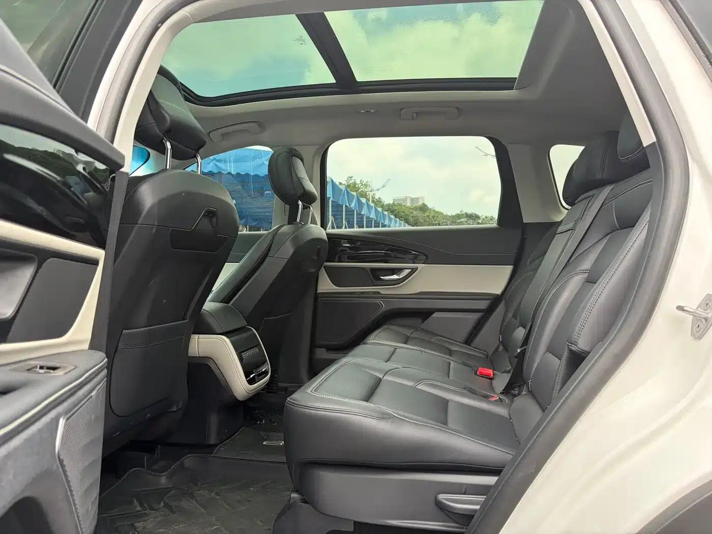 Navigator 2025 2.0T AWD Premium Edition — миниатюра 14