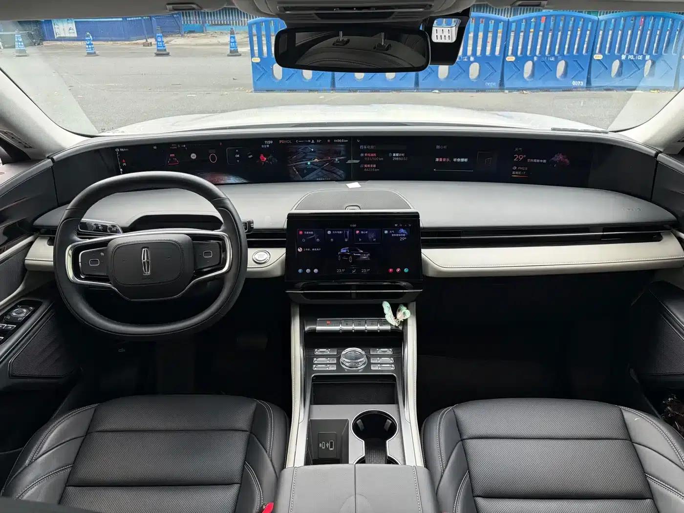 Navigator 2025 2.0T AWD Premium Edition — миниатюра 16