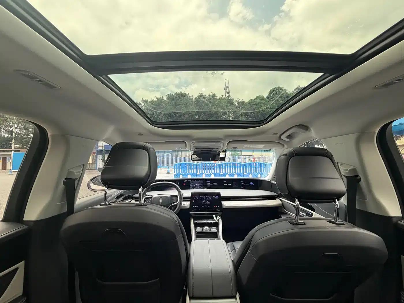 Navigator 2025 2.0T AWD Premium Edition — миниатюра 17