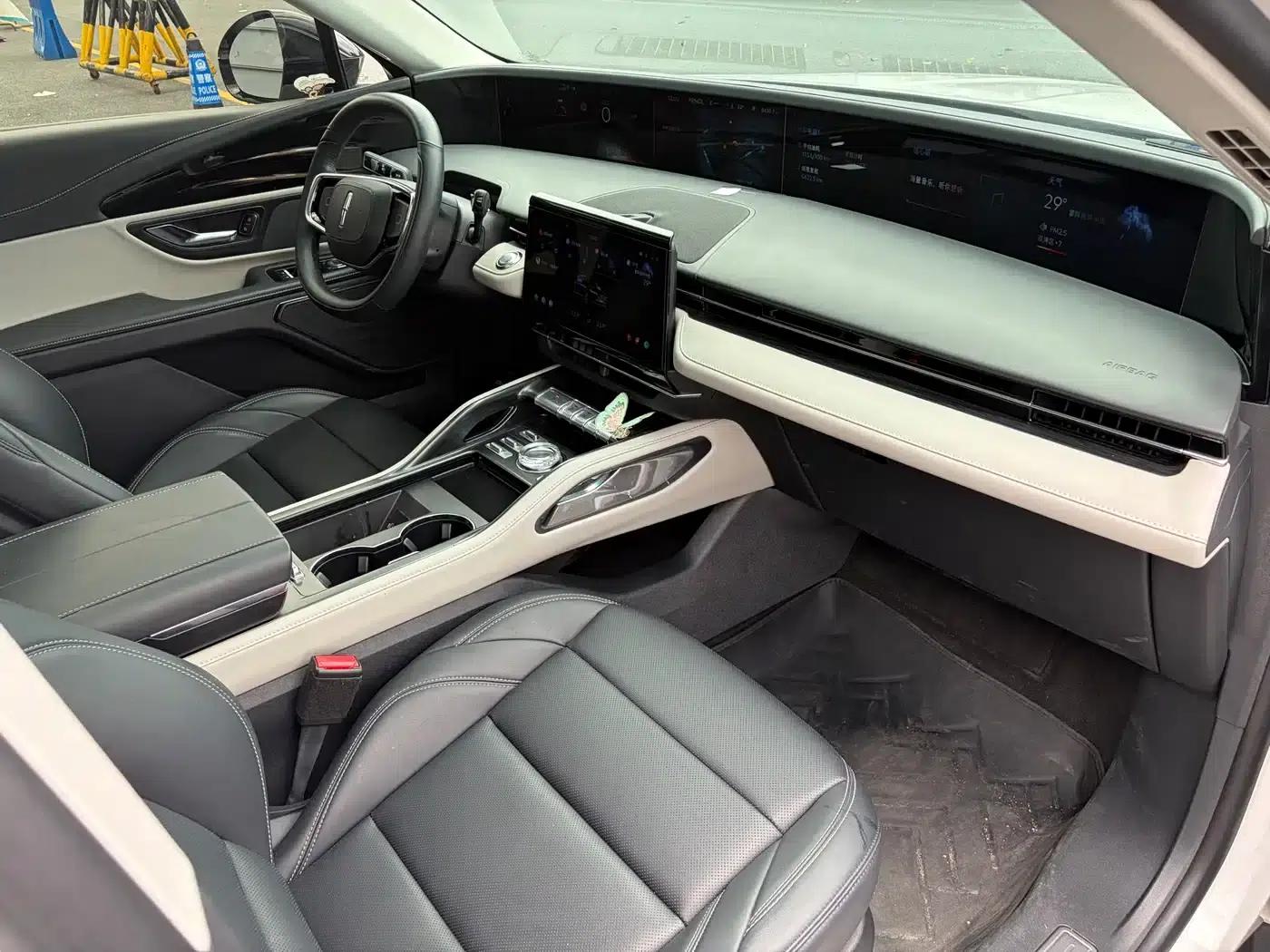 Navigator 2025 2.0T AWD Premium Edition — миниатюра 18