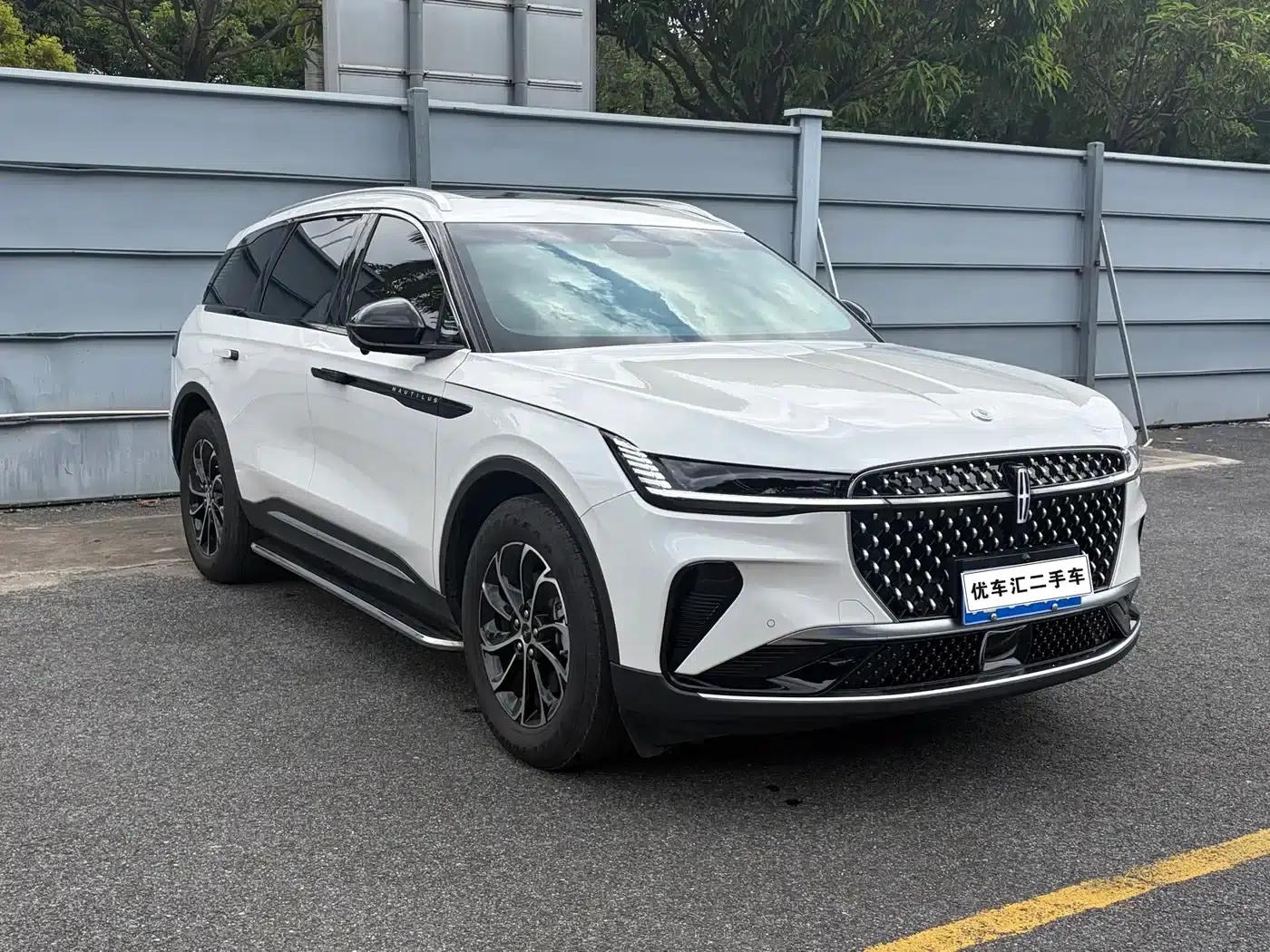 Navigator 2025 2.0T AWD Premium Edition — миниатюра 3