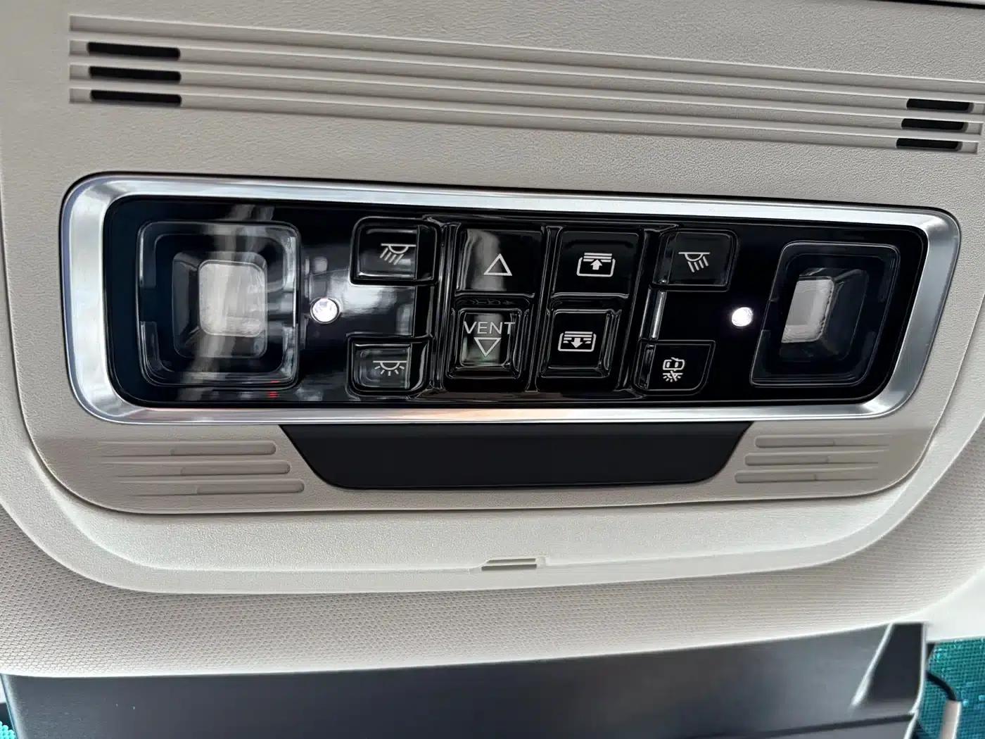 Navigator 2025 2.0T AWD Premium Edition — миниатюра 23