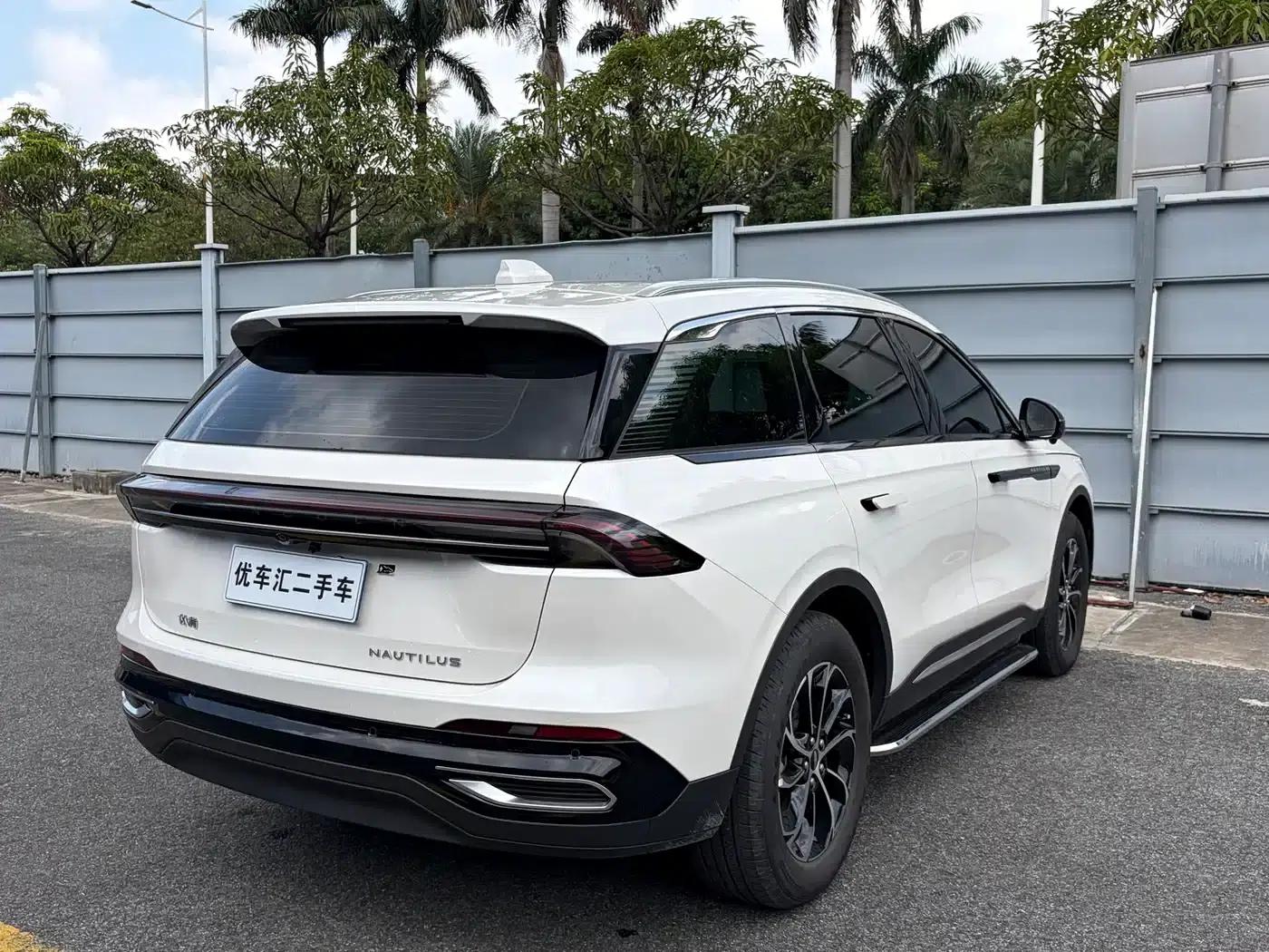 Navigator 2025 2.0T AWD Premium Edition — миниатюра 4