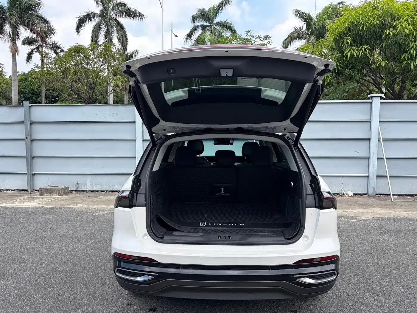 Navigator 2025 2.0T AWD Premium Edition — миниатюра 7