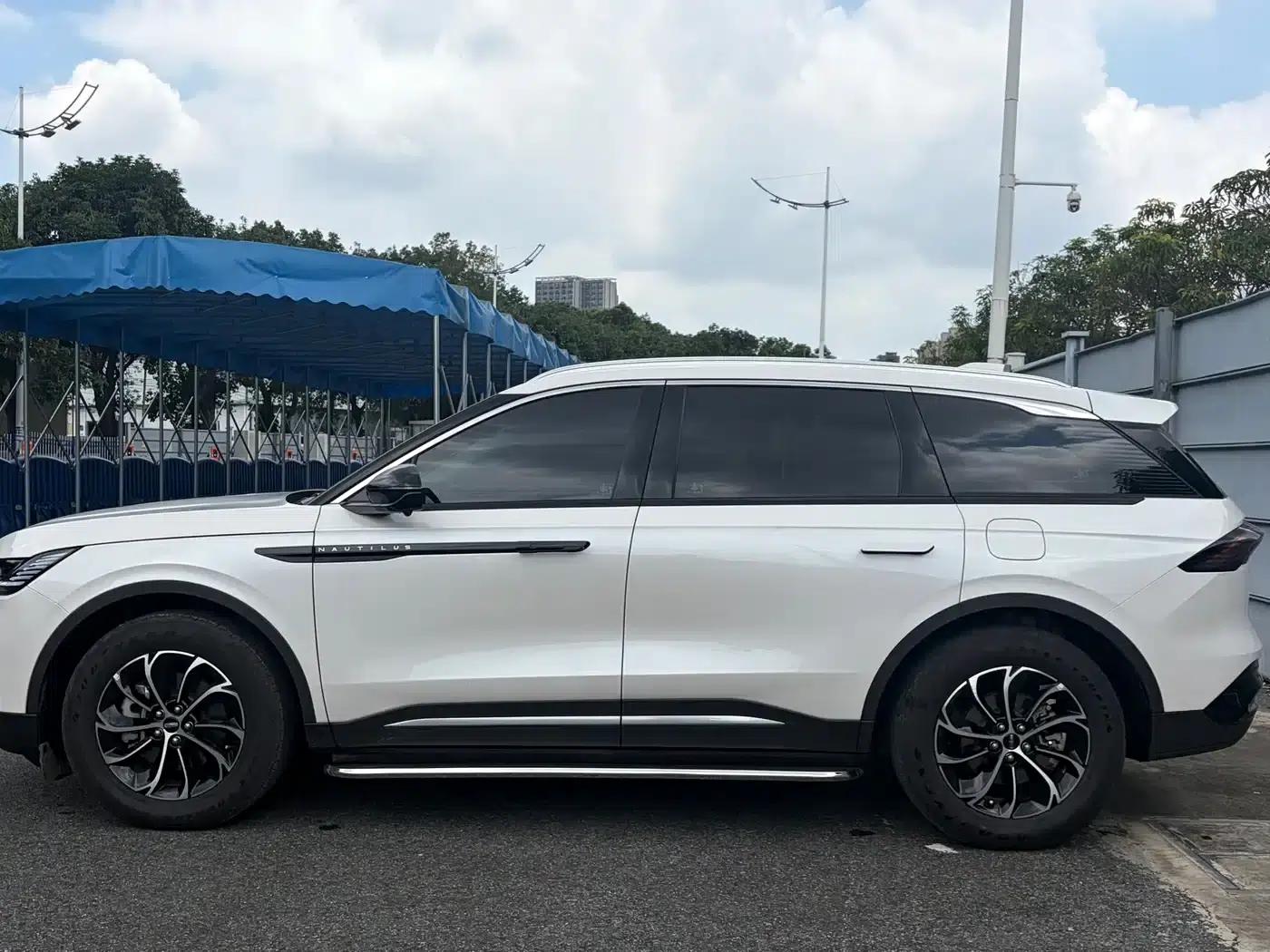Navigator 2025 2.0T AWD Premium Edition — миниатюра 8