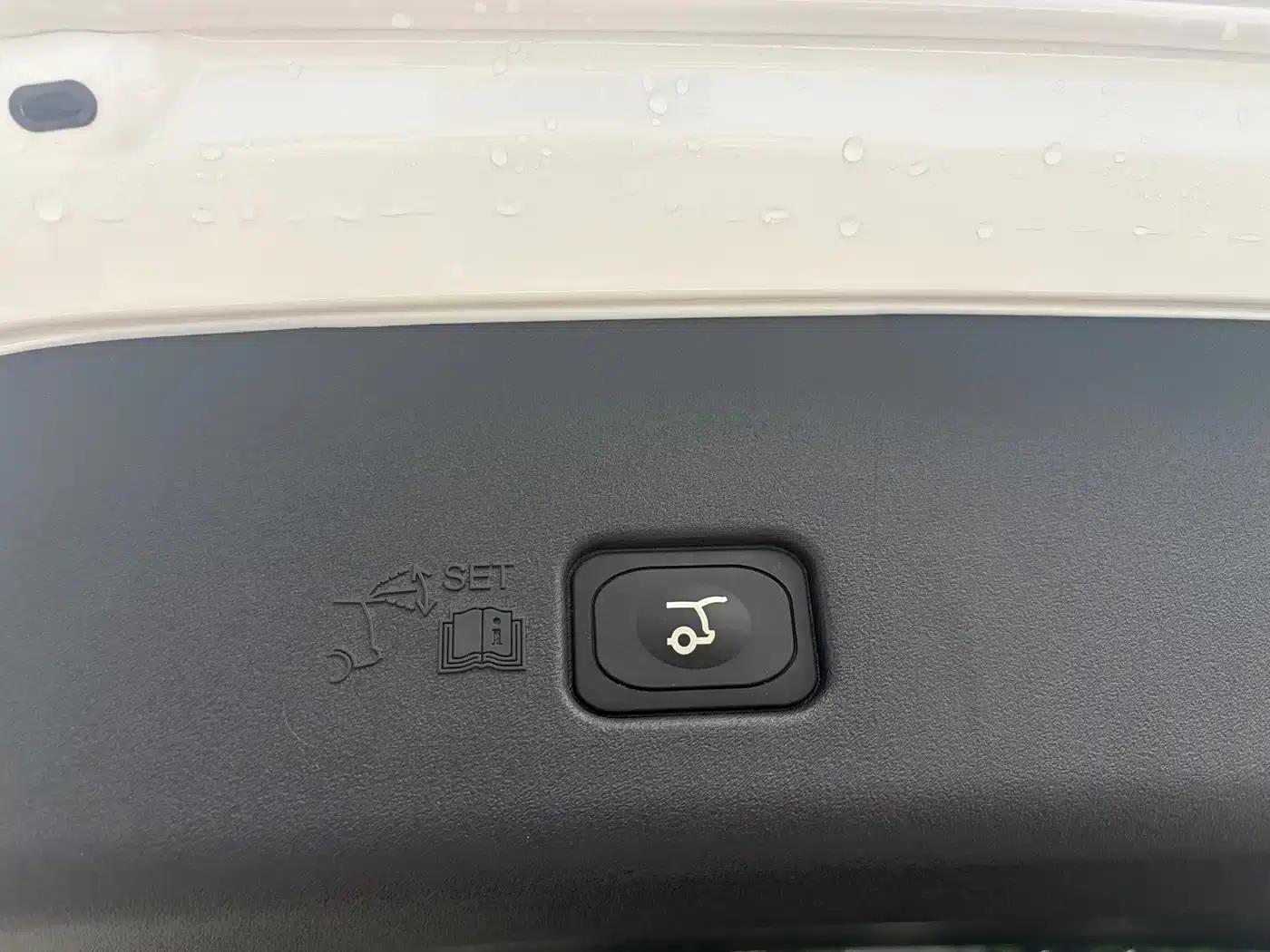 Navigator 2025 2.0T AWD Premium Edition — миниатюра 10