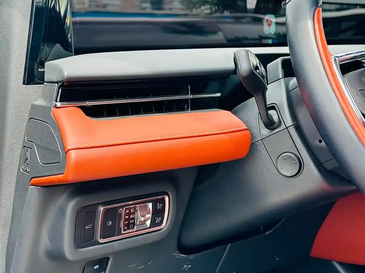 Navigator 2023 2.0T AWD Premium Edition — миниатюра 12