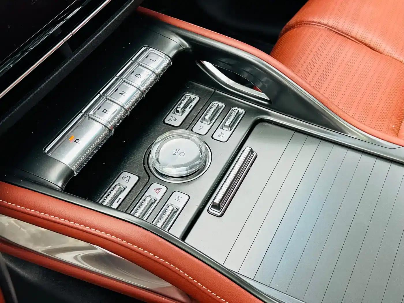 Navigator 2023 2.0T AWD Premium Edition — миниатюра 14