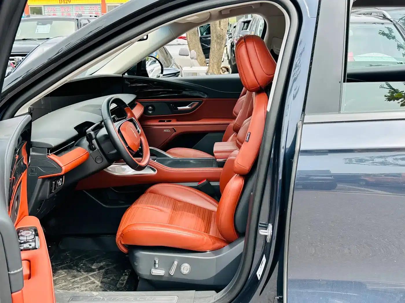 Navigator 2023 2.0T AWD Premium Edition — миниатюра 7
