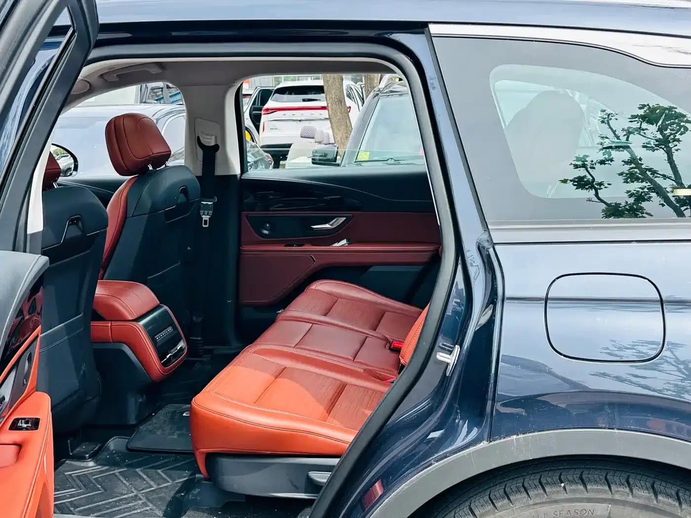 Navigator 2023 2.0T AWD Premium Edition — миниатюра 9