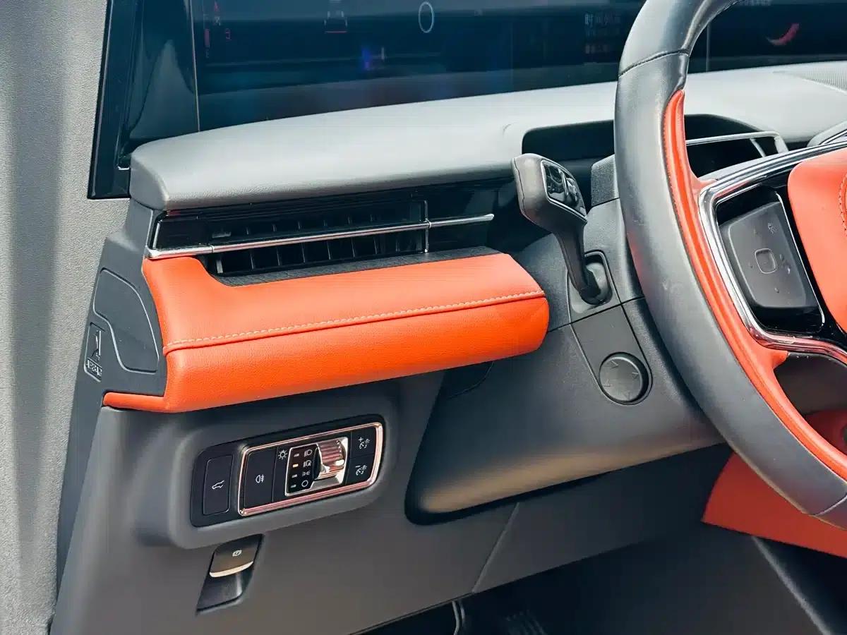 Navigator 2023 2.0T AWD Premium Edition — миниатюра 12