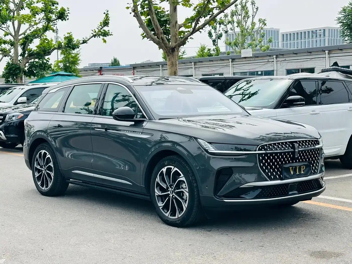 Navigator 2023 2.0T AWD Premium Edition — миниатюра 3