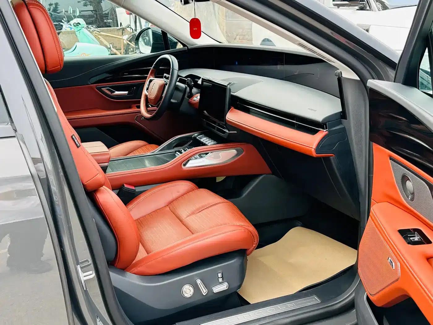 Navigator 2023 2.0T AWD Premium Edition — миниатюра 23