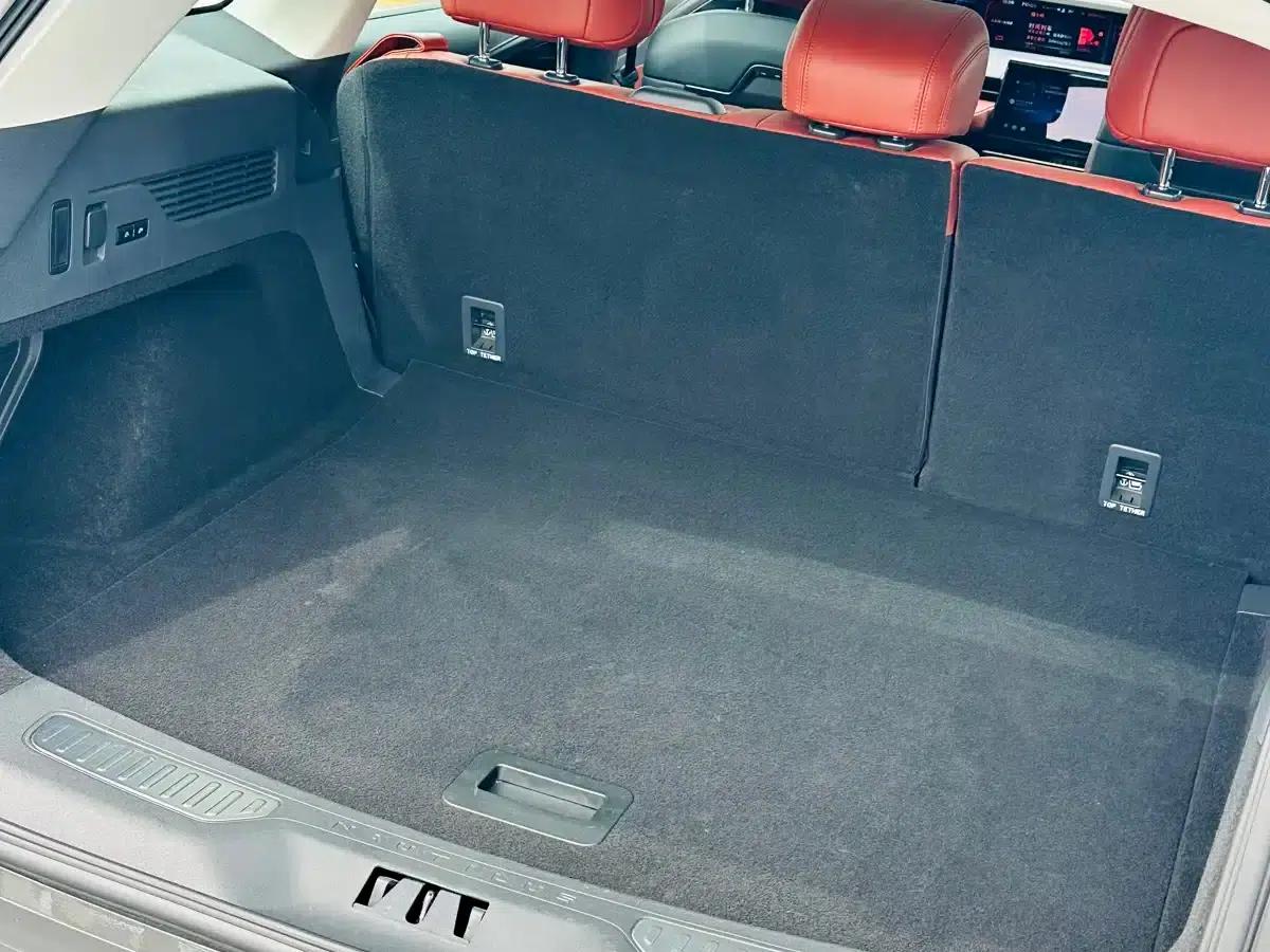 Navigator 2023 2.0T AWD Premium Edition — миниатюра 25