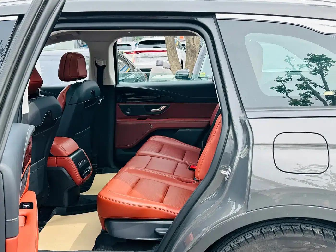 Navigator 2023 2.0T AWD Premium Edition — миниатюра 9