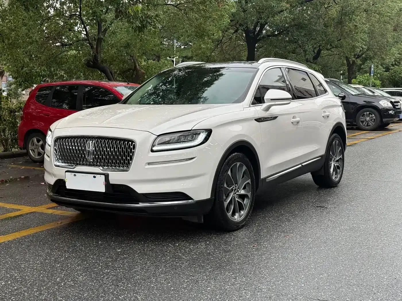 Navigator 2021 2.0T 2WD Premium Edition — миниатюра 1