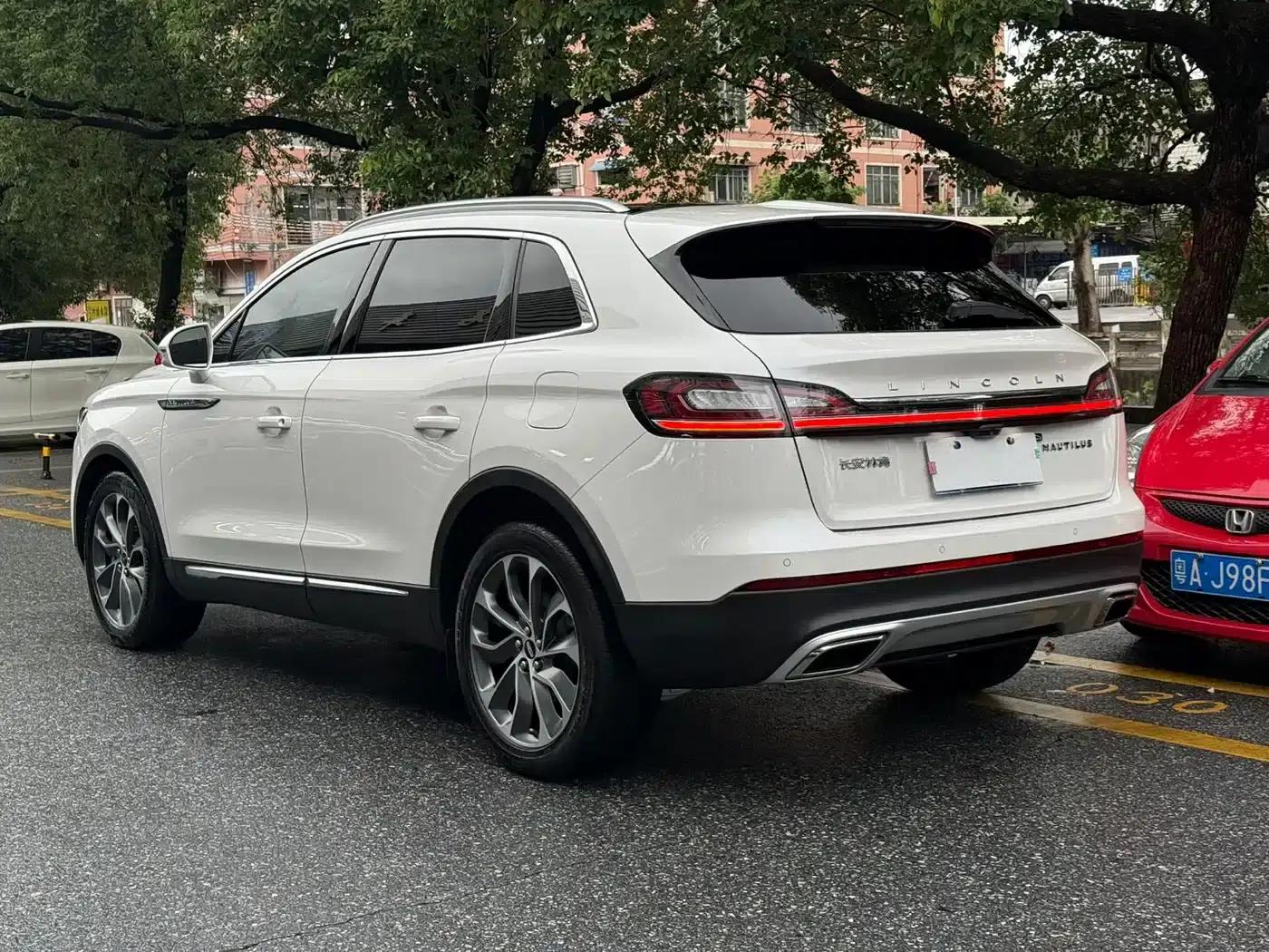 Navigator 2021 2.0T 2WD Premium Edition — миниатюра 2