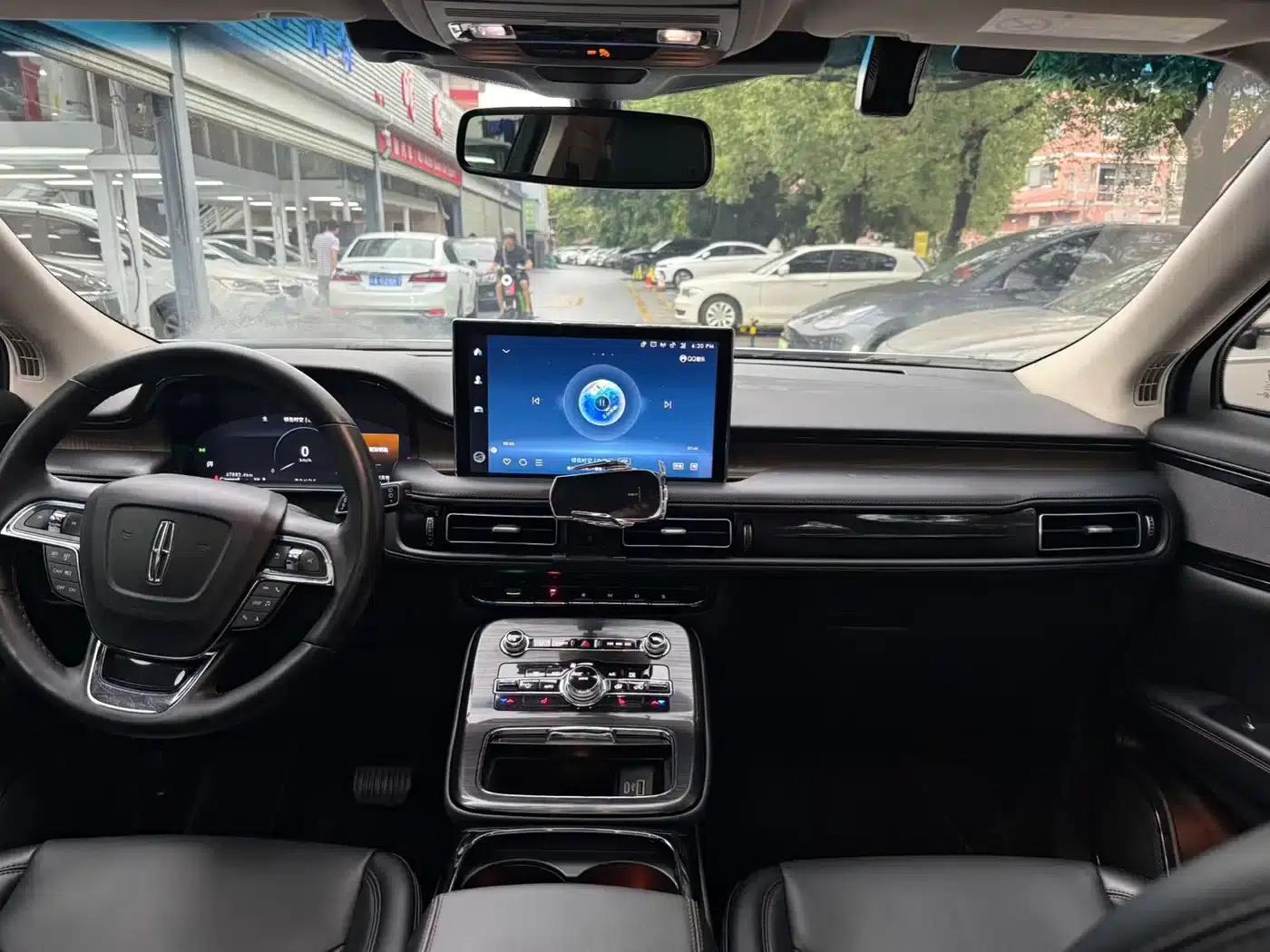 Navigator 2021 2.0T 2WD Premium Edition — миниатюра 11