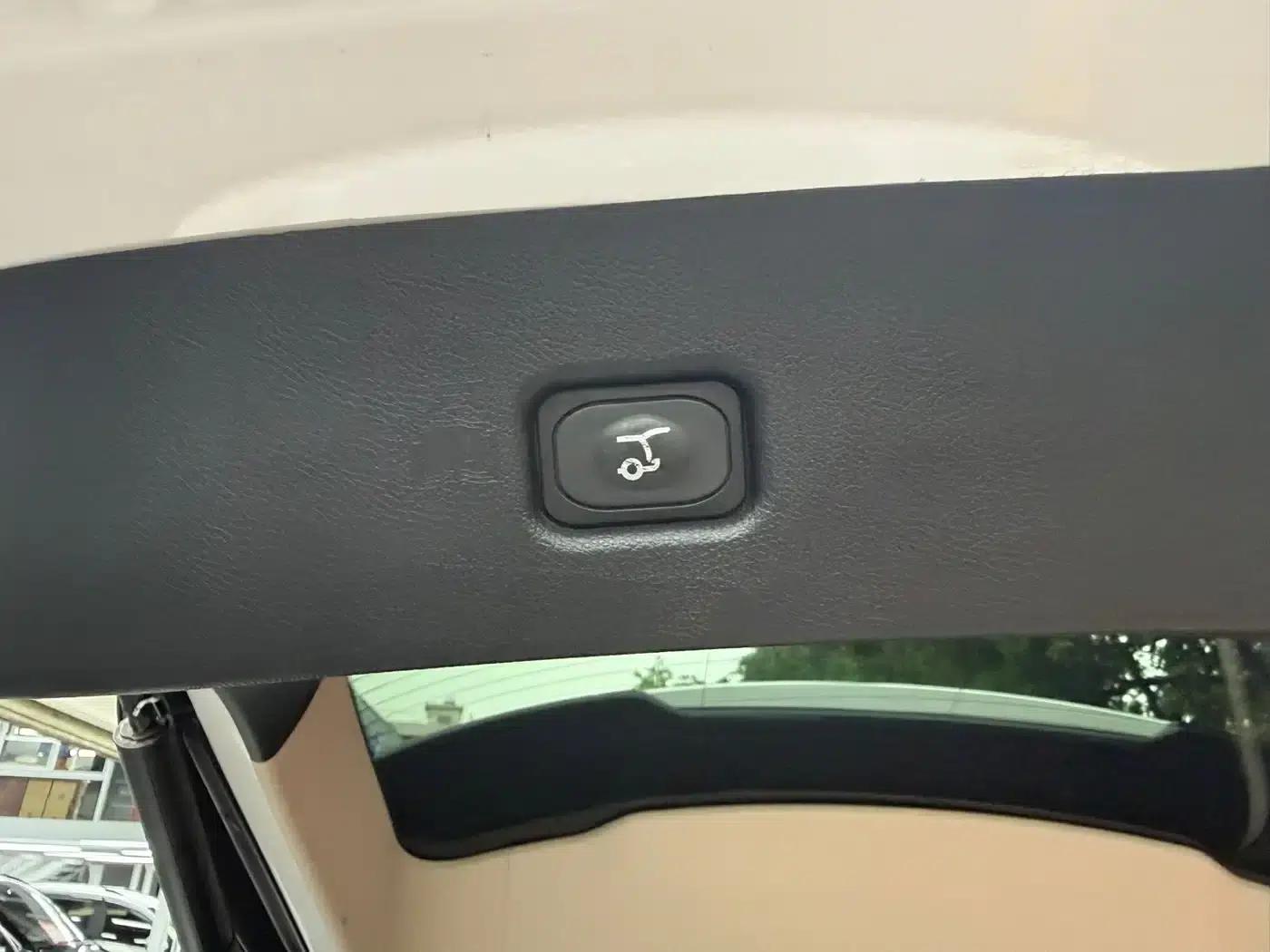 Navigator 2021 2.0T 2WD Premium Edition — миниатюра 17
