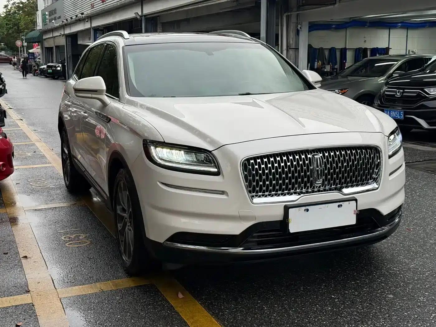 Navigator 2021 2.0T 2WD Premium Edition — миниатюра 3