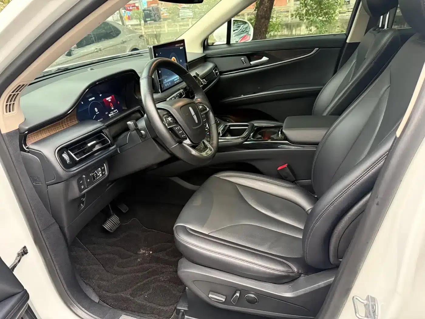 Navigator 2021 2.0T 2WD Premium Edition — миниатюра 7