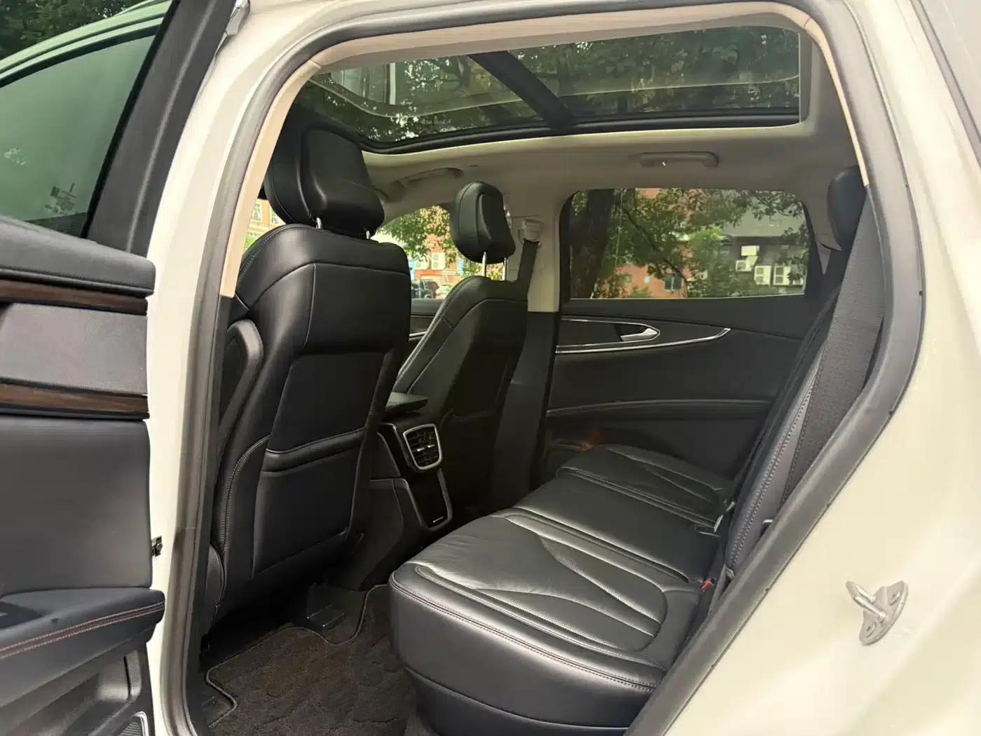 Navigator 2021 2.0T 2WD Premium Edition — миниатюра 8